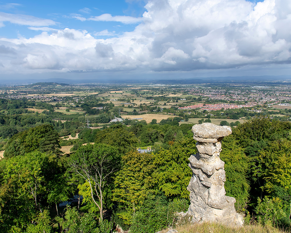 devils chimney at leckhampton hill in cheltenham